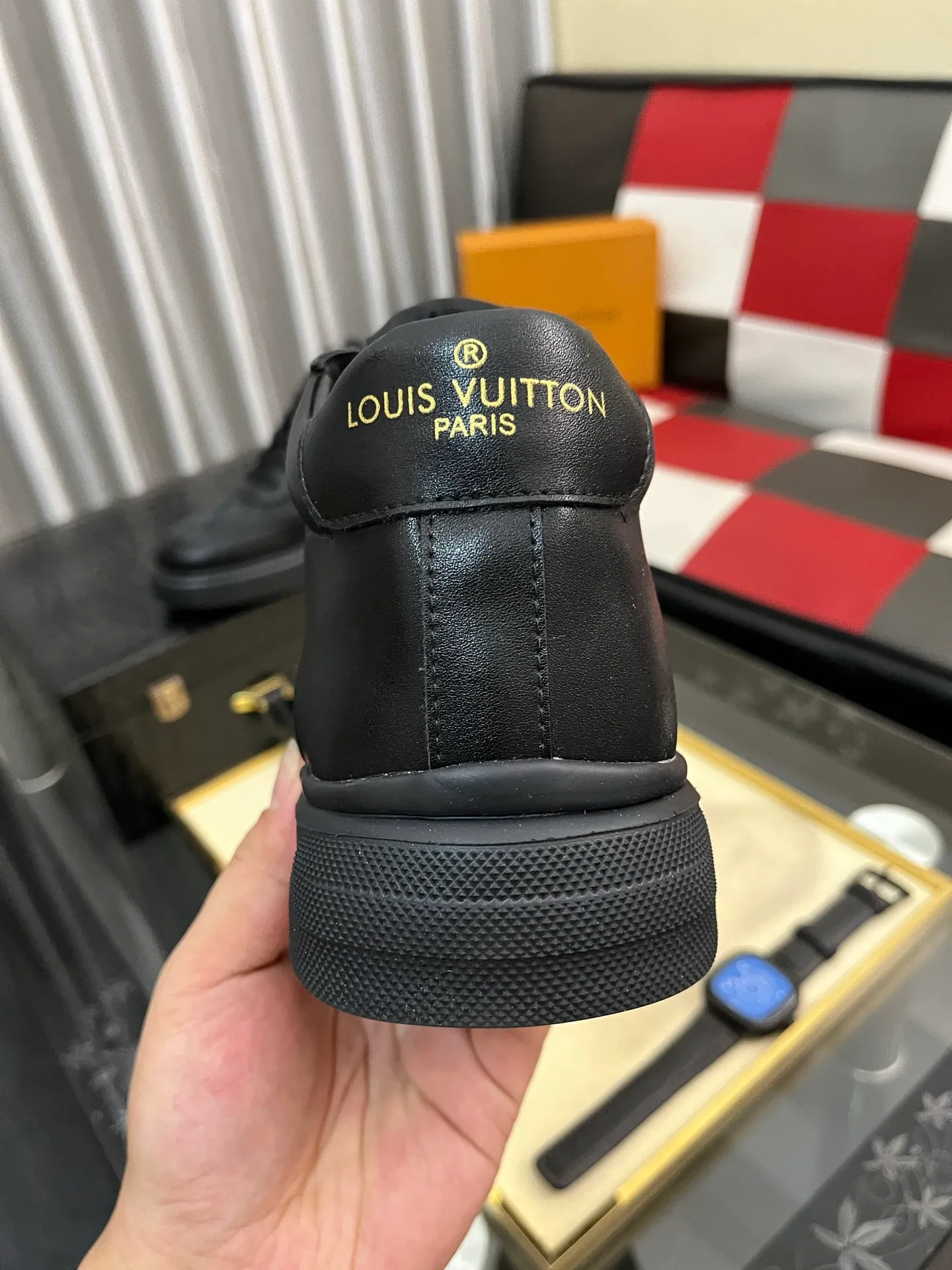 Men's shoes💰: 420⌚️⌚️"LOUI* VUITTO*" popular men's casual shoes, genuine Italian development💯purchase level quality✔️The upper is made of first-layer cowhide, comfortable and soft sheepskin foot pads⚡️Fashionable and versatile. The toe last shape is firm and full, and the soles are made from LV original molds and can be moved in and out of the counter at will. Light and comfortable on the foot~purely handmade, details determine quality! Size:38-442️⃣Colors available